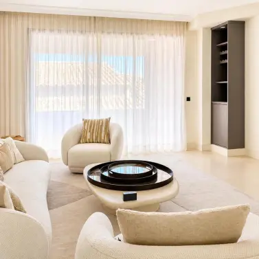 Alquiler a corto plazo de apartamento en planta media en Puerto Banús