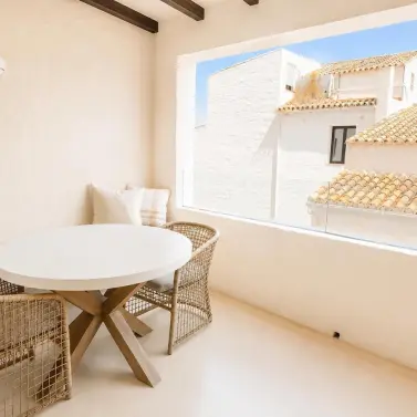 Alquiler a corto plazo de apartamento en planta media en Puerto Banús