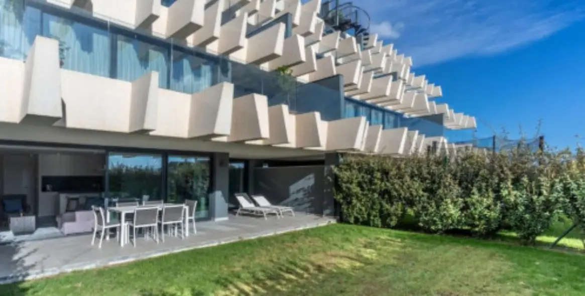 Long-term rent of ground floor apartment in Estepona 1