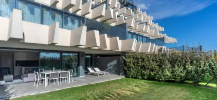 Long-term rent of ground floor apartment in Estepona 0