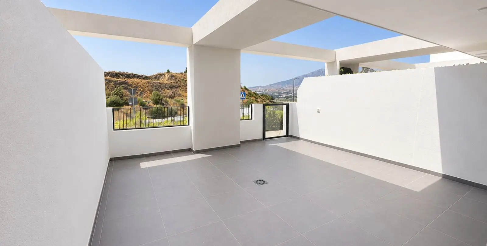 Продажа апартаментов на первом этаже в La Cala de Mijas 2