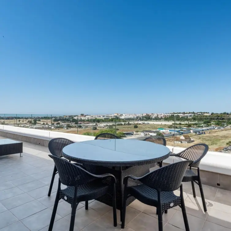Sale of penthouse in Nueva Andalucía