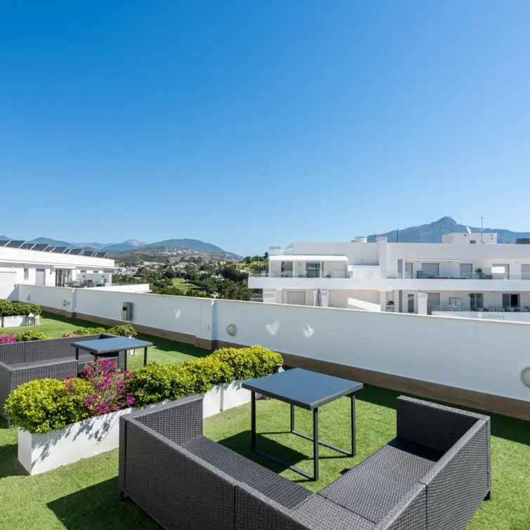 Sale of penthouse in Nueva Andalucía