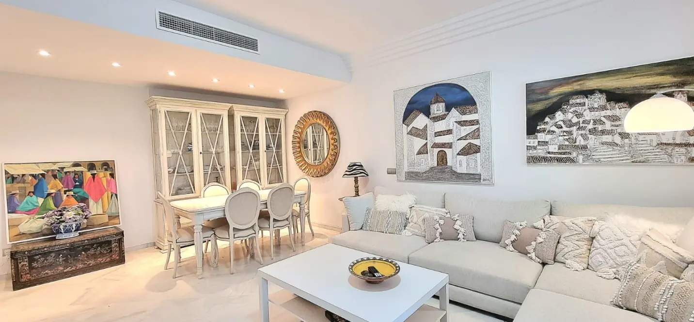 Venta de apartamento en planta media en Nueva Andalucía 2