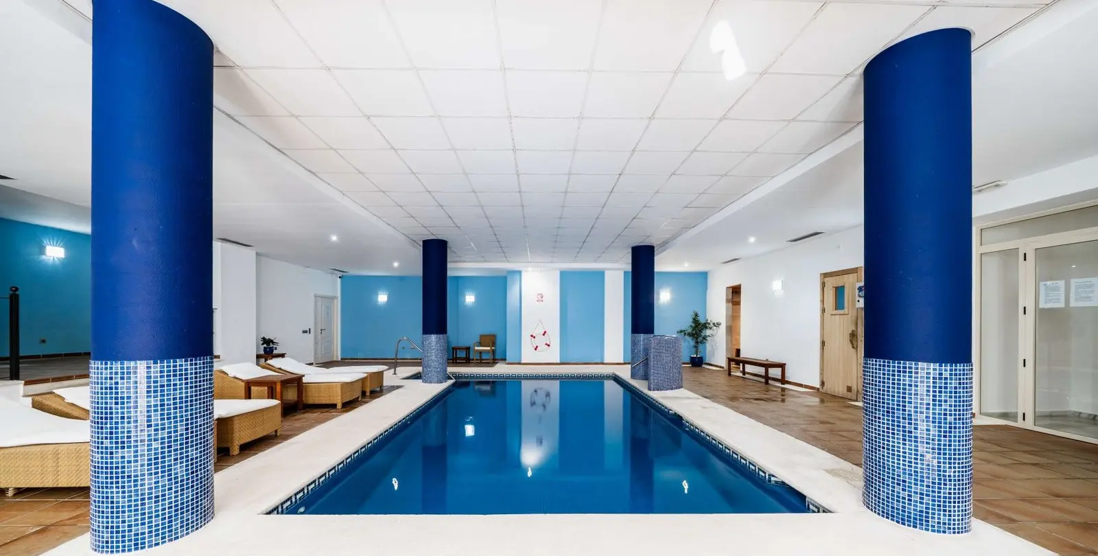 Venta de apartamento en planta media en Nueva Andalucía 4
