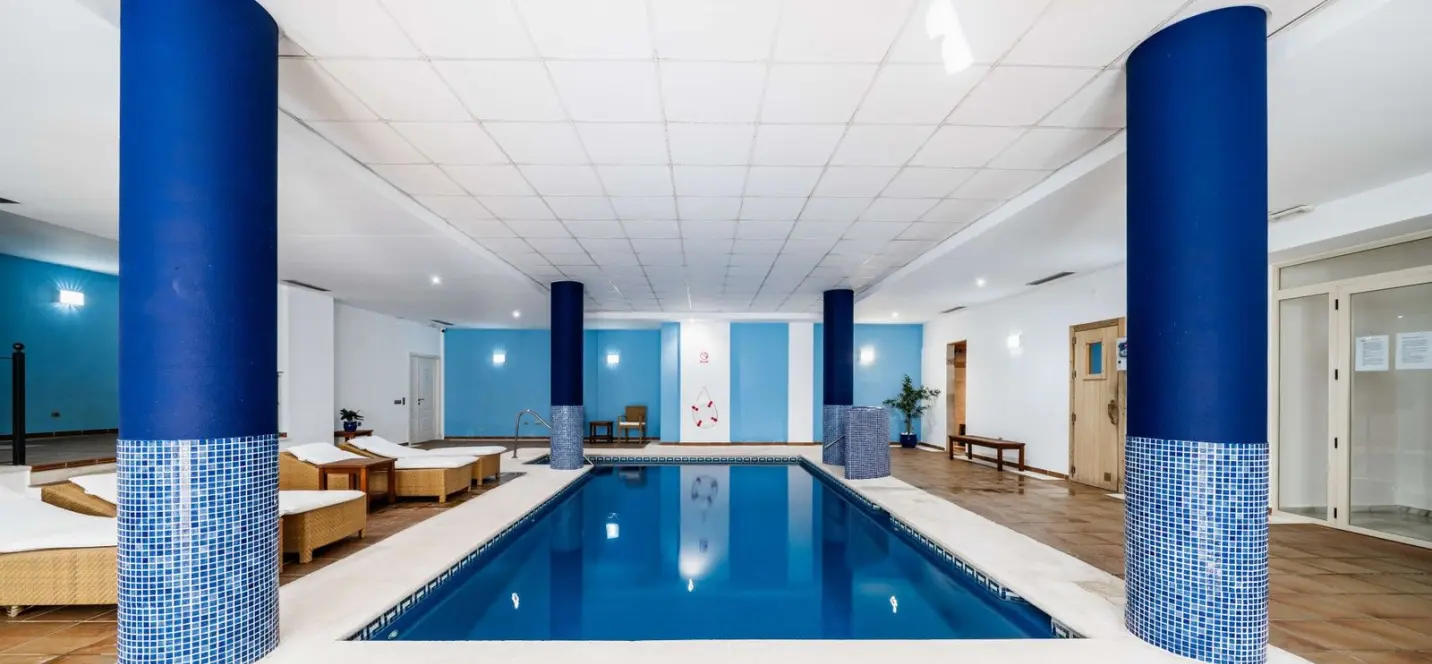 Venta de apartamento en planta media en Nueva Andalucía 3