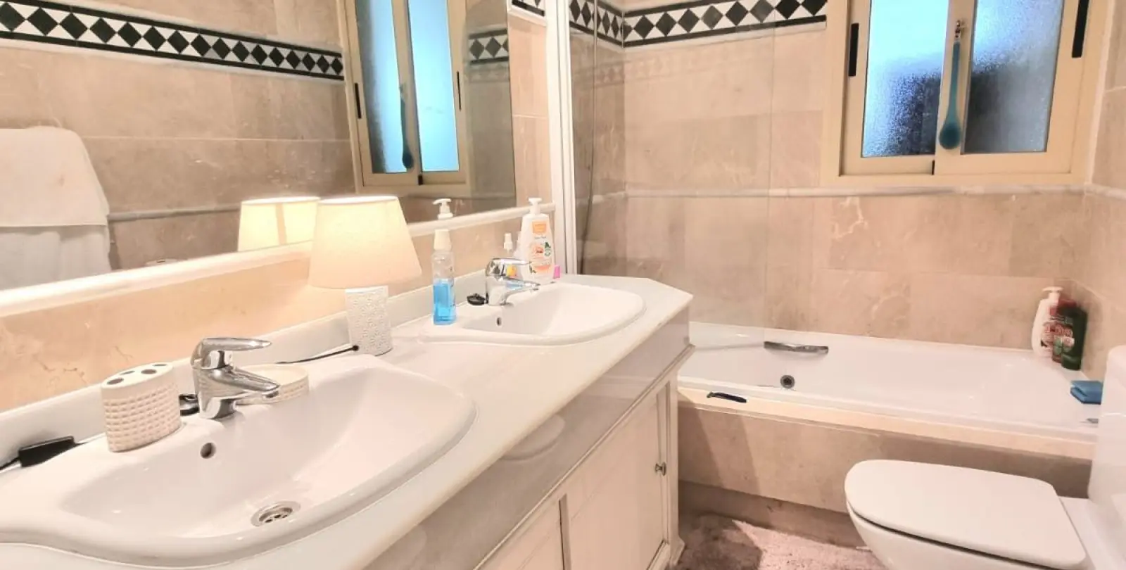 Venta de apartamento en planta media en Nueva Andalucía 17