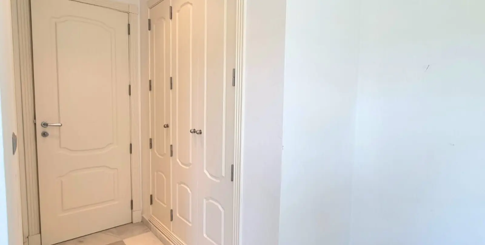 Venta de apartamento en planta media en Nueva Andalucía 21