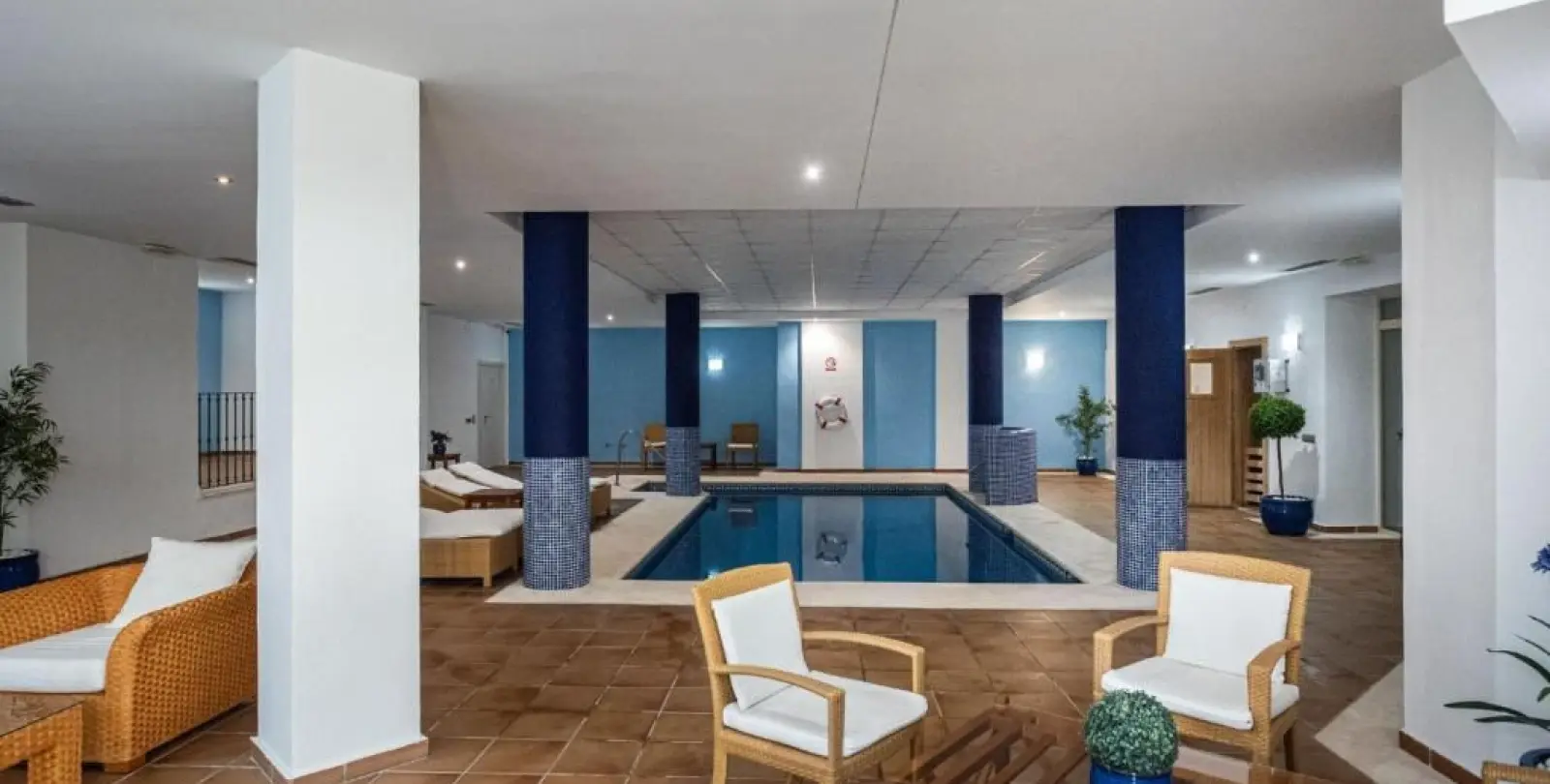 Venta de apartamento en planta media en Nueva Andalucía 23