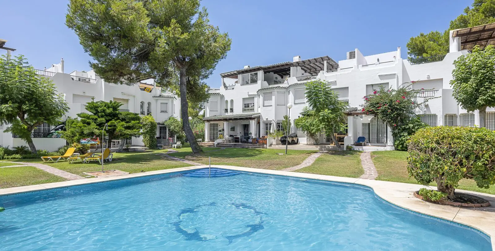 Продажа дома на две семьи в Nueva Andalucía 3