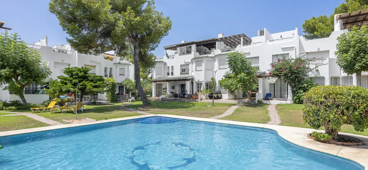 Продажа дома на две семьи в Nueva Andalucía 2