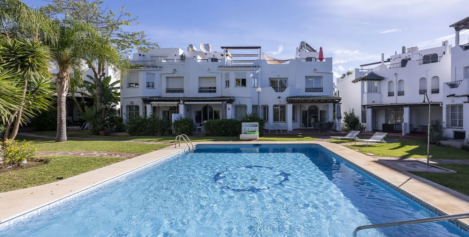 Продажа дома на две семьи в Nueva Andalucía 28