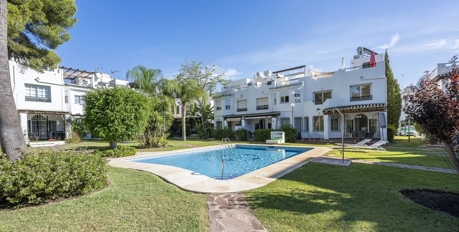 Продажа дома на две семьи в Nueva Andalucía 33