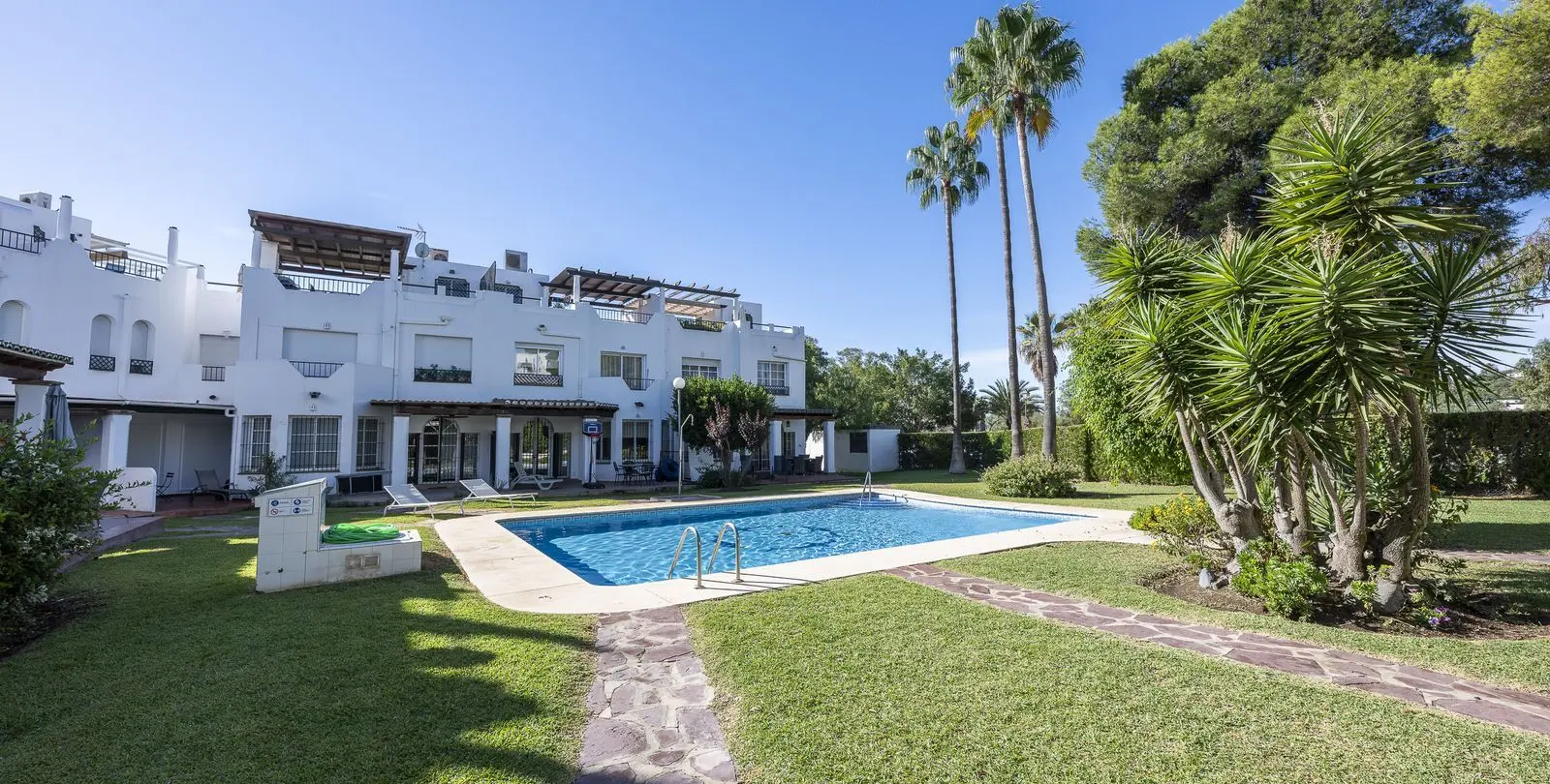 Продажа дома на две семьи в Nueva Andalucía 34
