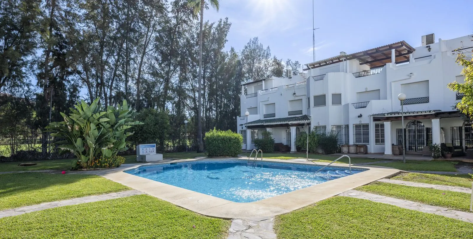 Продажа дома на две семьи в Nueva Andalucía 35
