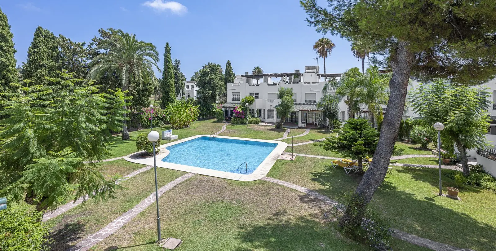 Продажа дома на две семьи в Nueva Andalucía 43