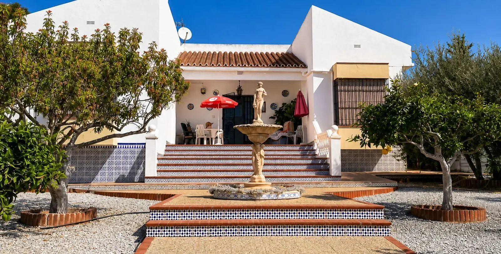 Sale of detached villa in Chilches 2