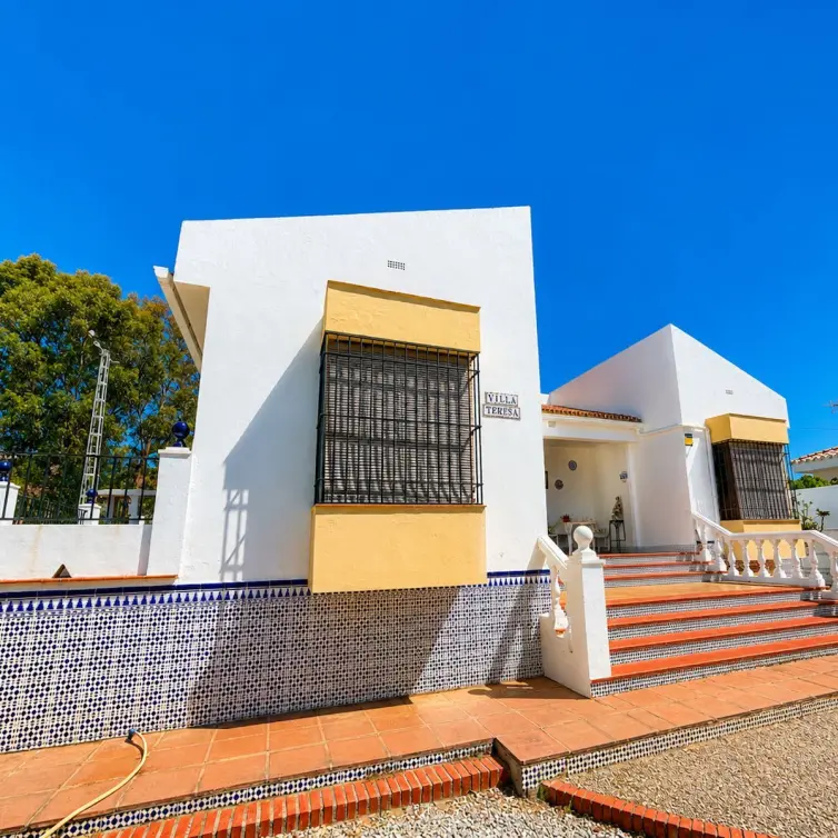 Venta de villa independiente en Chilches