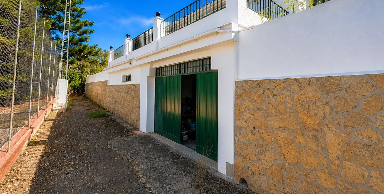 Sale of detached villa in Chilches 16
