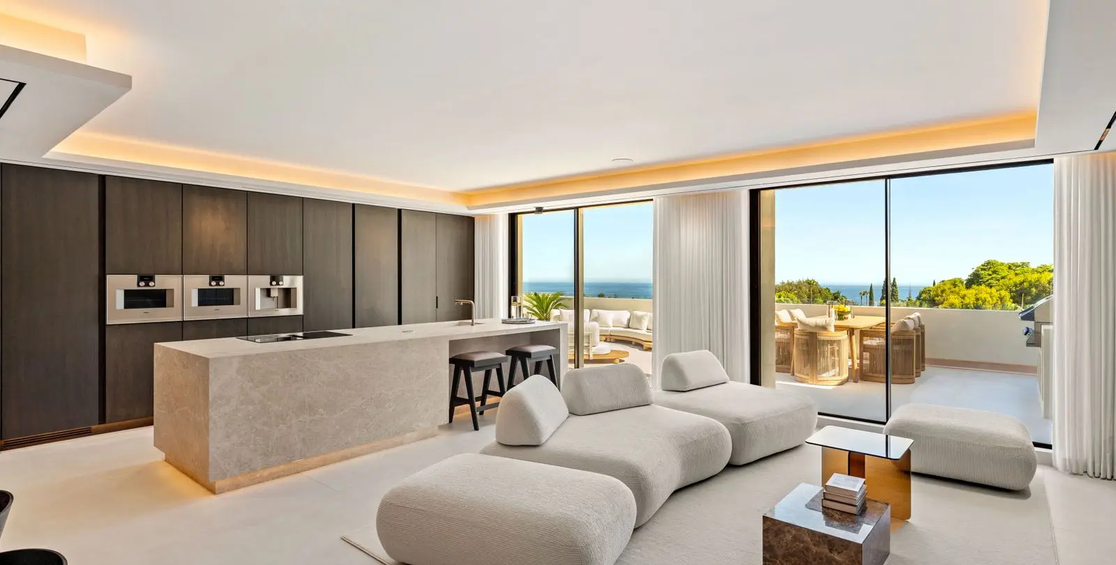 Sale of penthouse in The Golden Mile 2