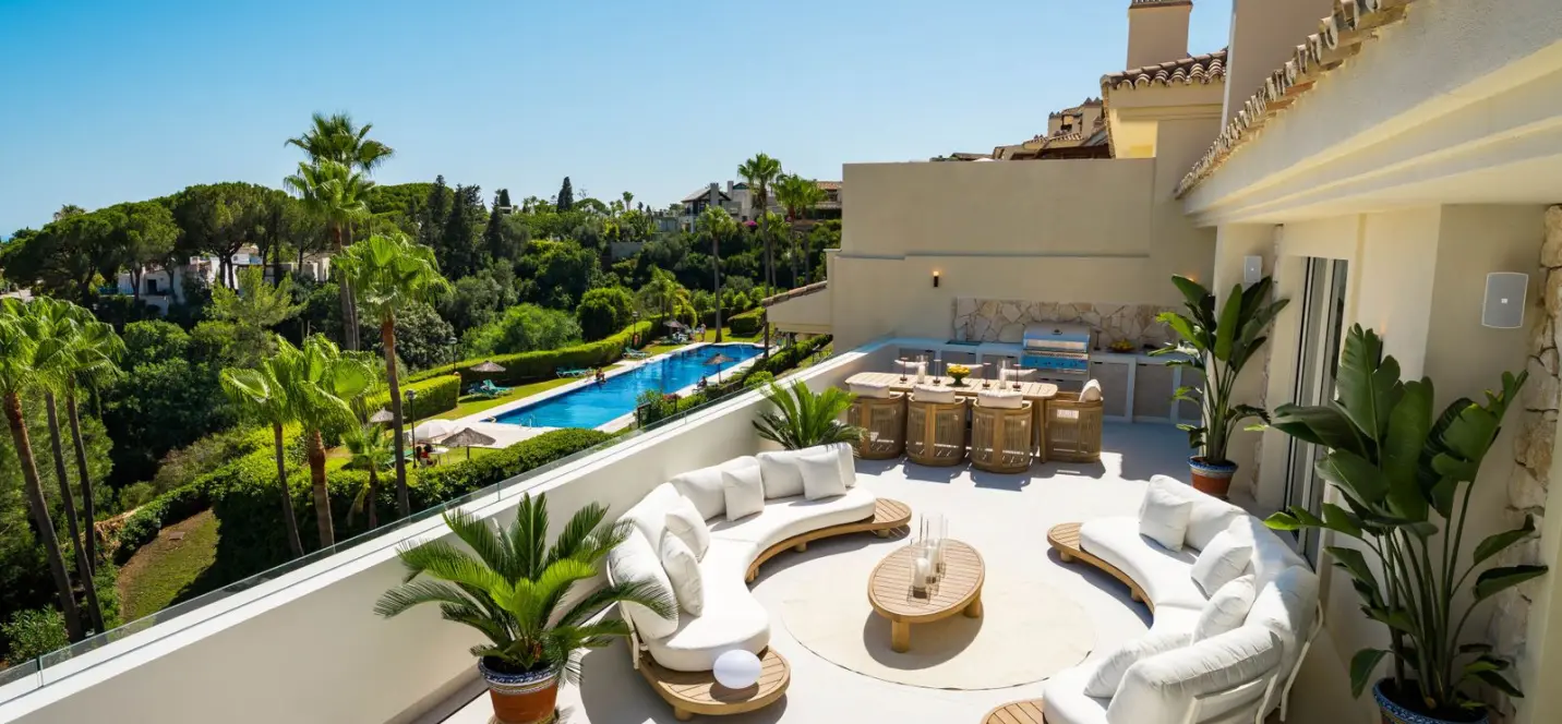 Sale of penthouse in The Golden Mile 4