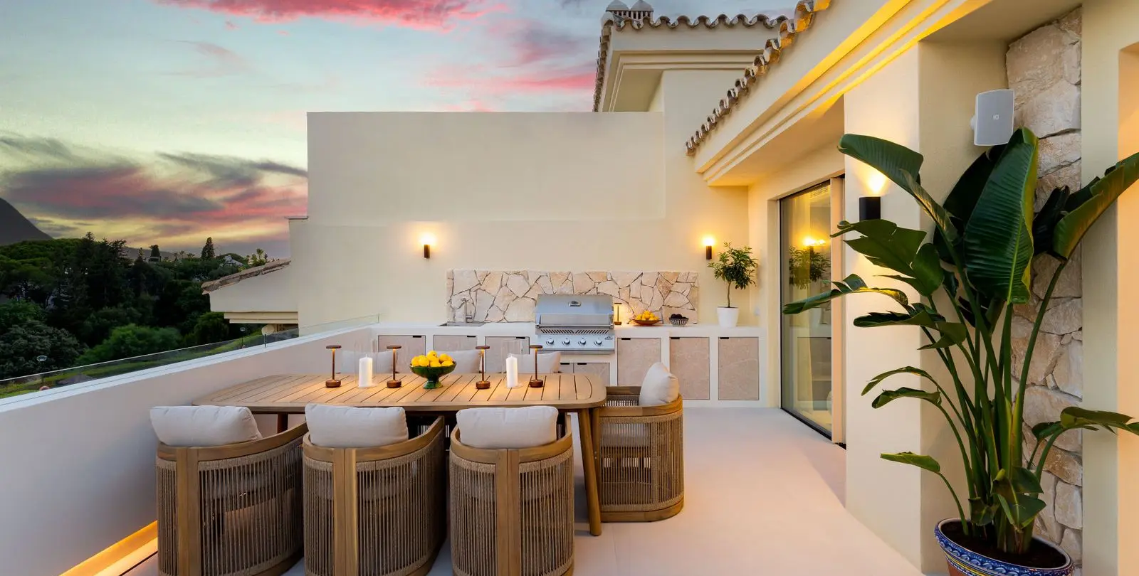 Sale of penthouse in The Golden Mile 8