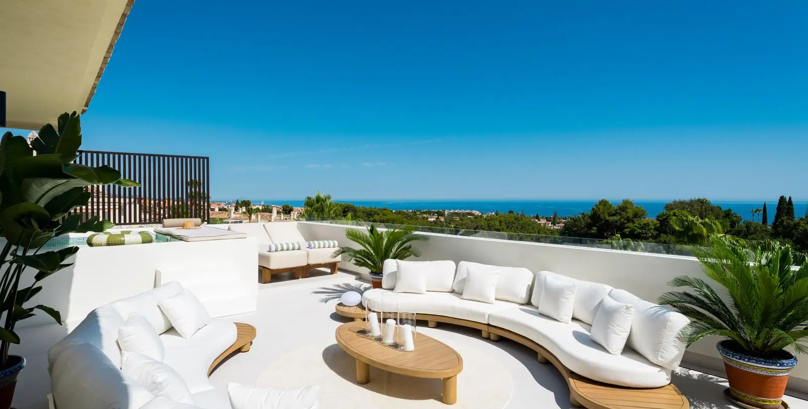 Sale of penthouse in The Golden Mile 9