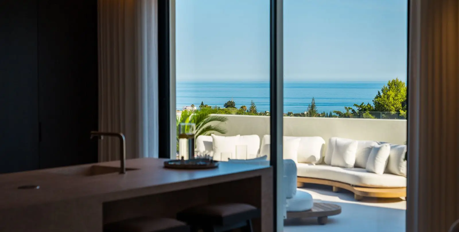 Sale of penthouse in The Golden Mile 10