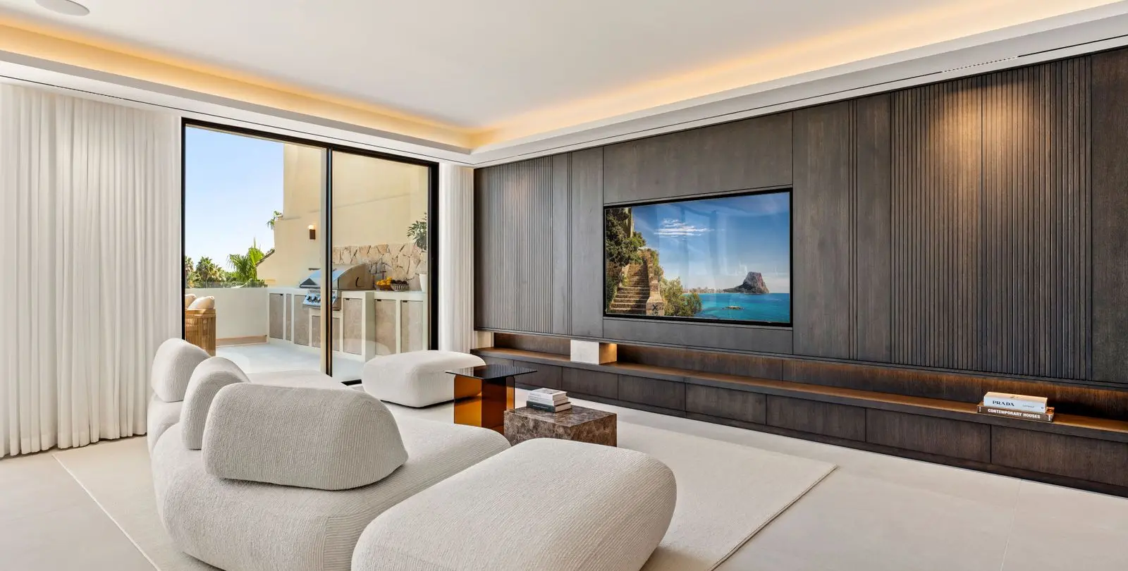 Sale of penthouse in The Golden Mile 12