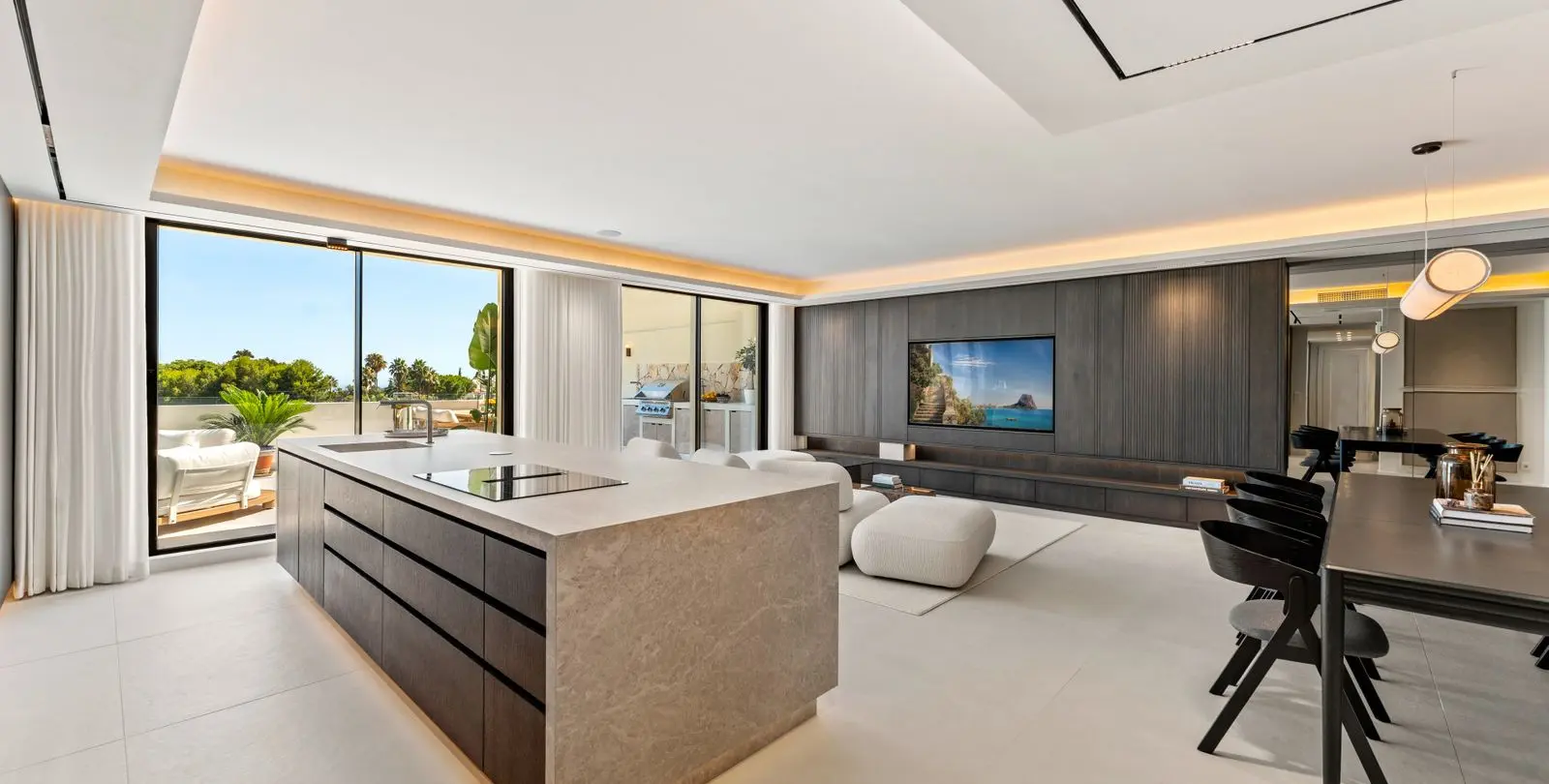 Sale of penthouse in The Golden Mile 14