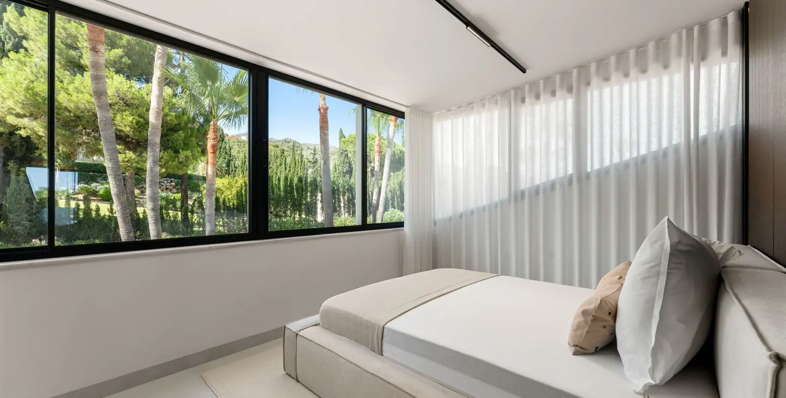 Sale of penthouse in The Golden Mile 24
