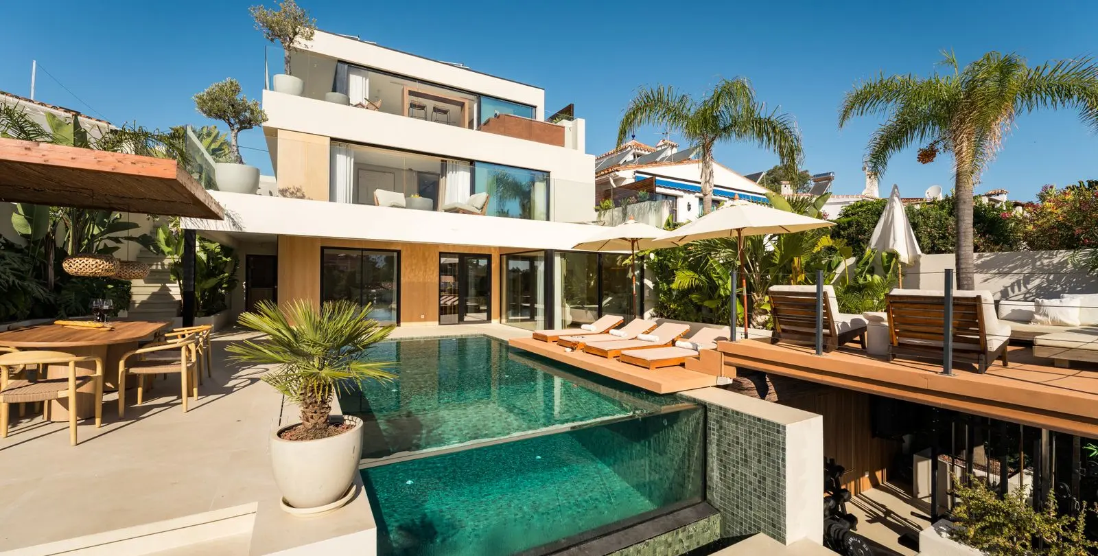 Sale of detached villa in Nueva Andalucía 2