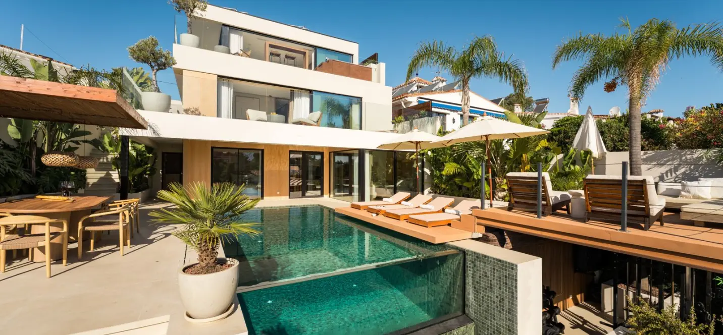 Sale of detached villa in Nueva Andalucía 1