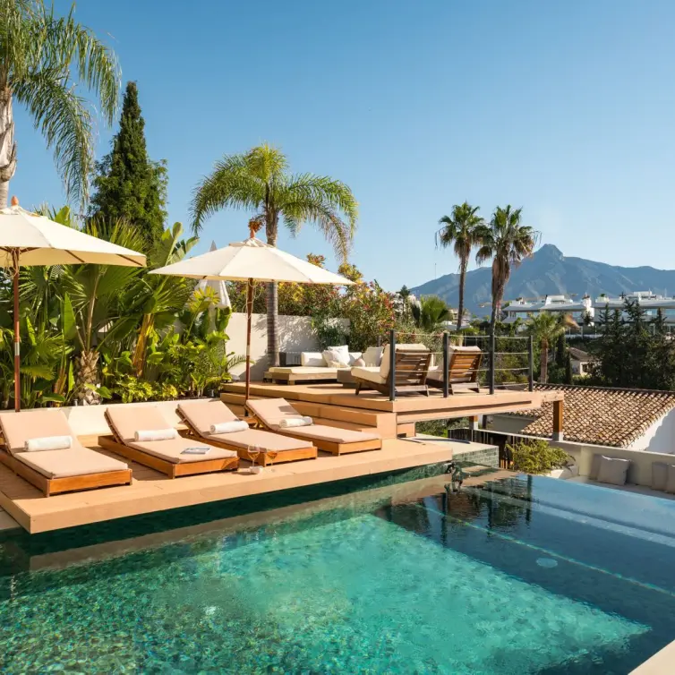 Sale of detached villa in Nueva Andalucía
