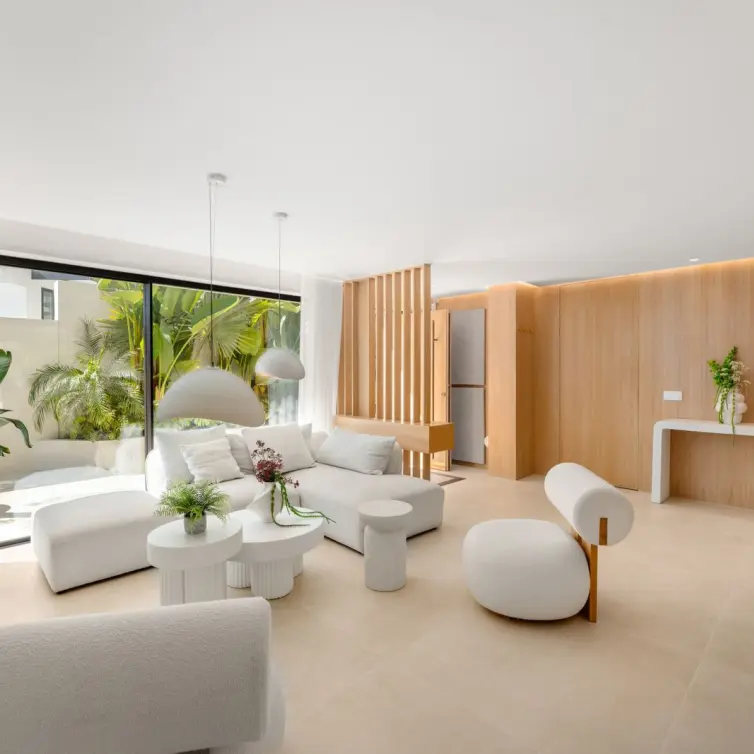 Sale of detached villa in Nueva Andalucía