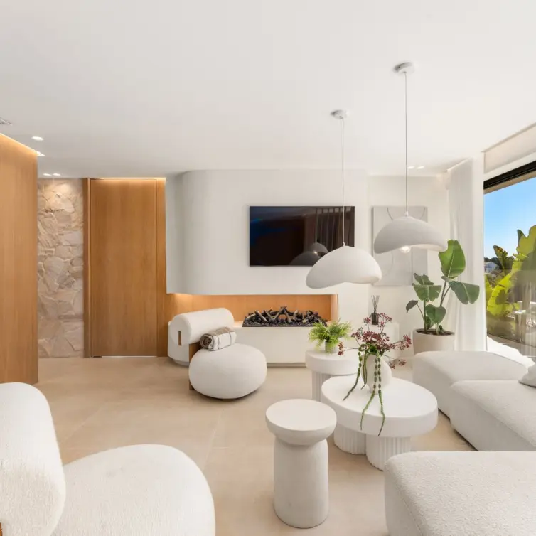 Sale of detached villa in Nueva Andalucía