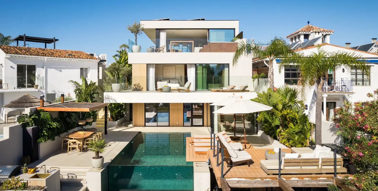 Sale of detached villa in Nueva Andalucía 43