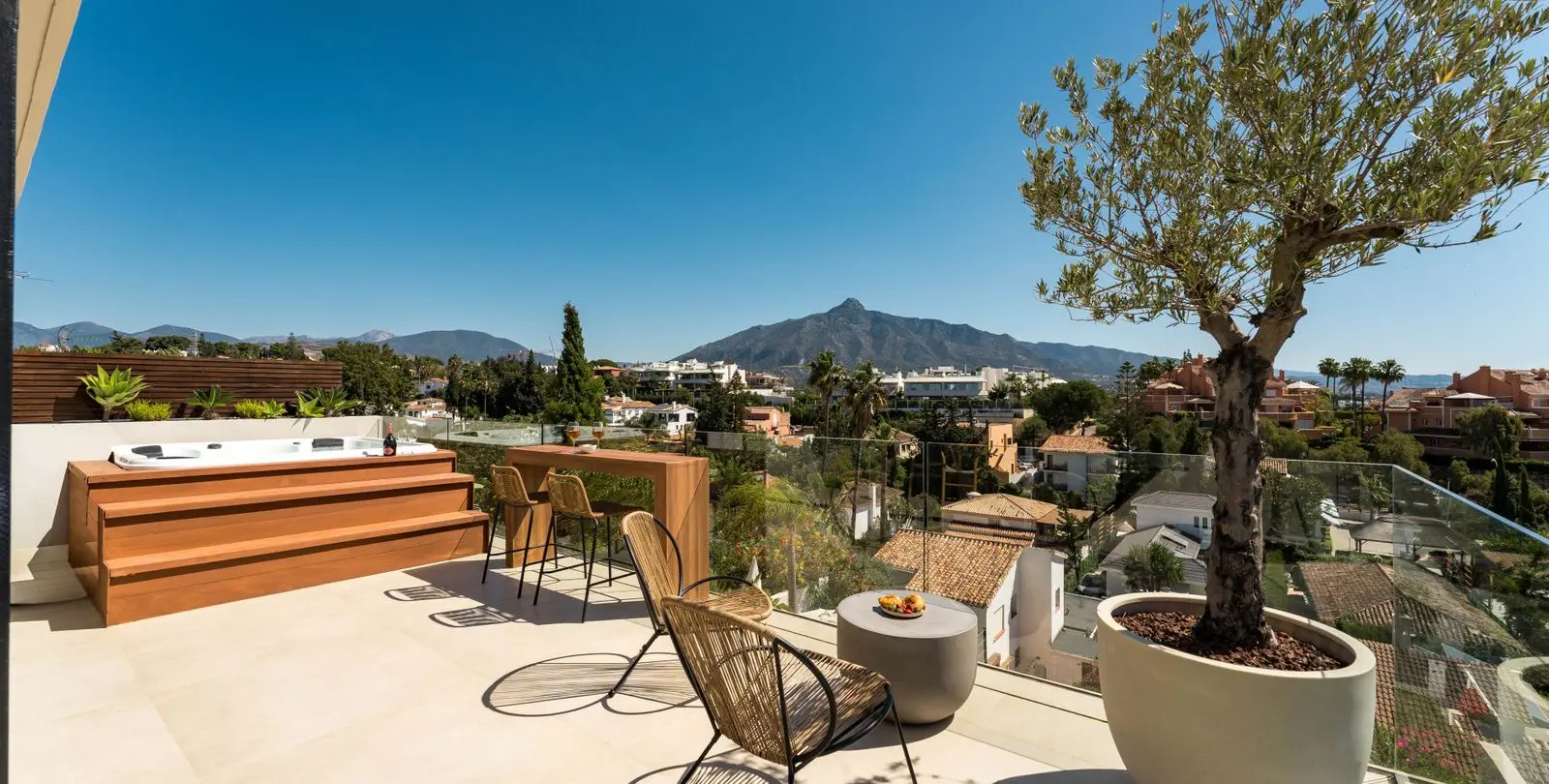 Sale of detached villa in Nueva Andalucía 68
