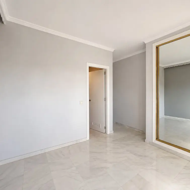 Sale of middle floor apartment in Marbella