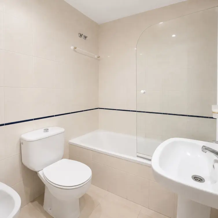 Sale of middle floor apartment in Marbella