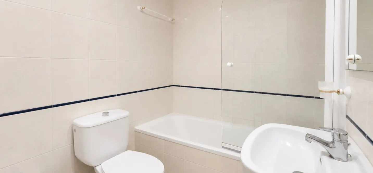 Sale of middle floor apartment in Marbella 3