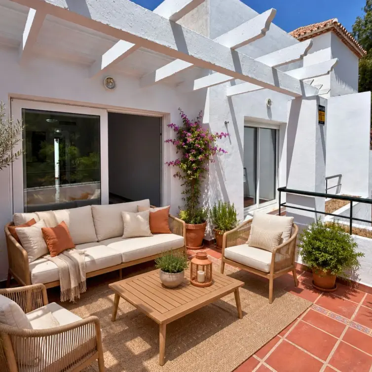 Sale of penthouse in Nueva Andalucía