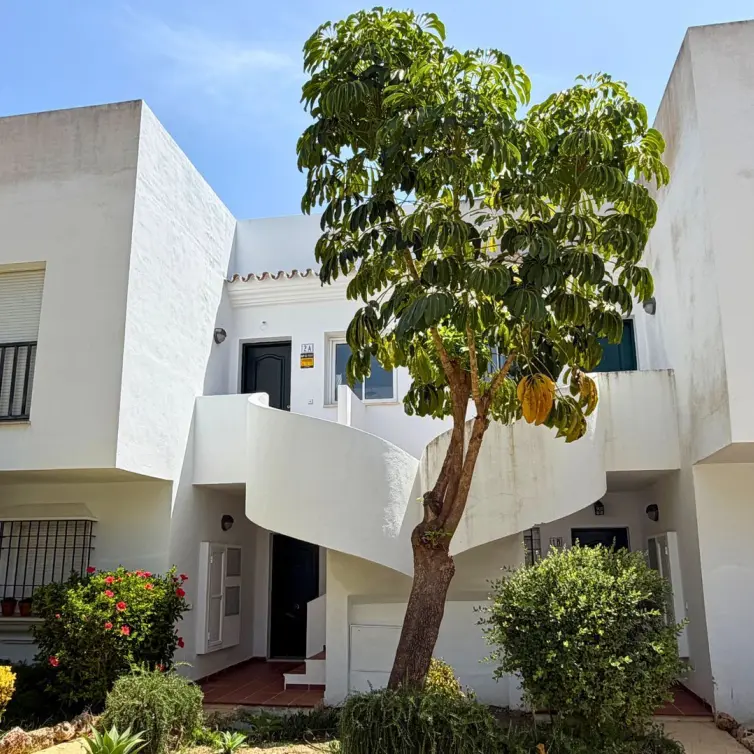 Sale of penthouse in Nueva Andalucía