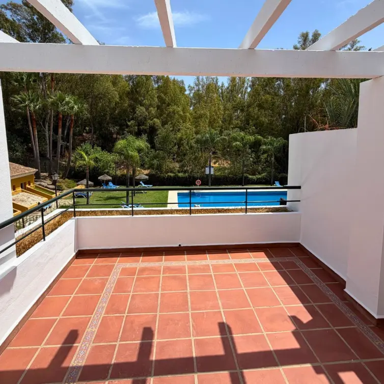 Sale of penthouse in Nueva Andalucía
