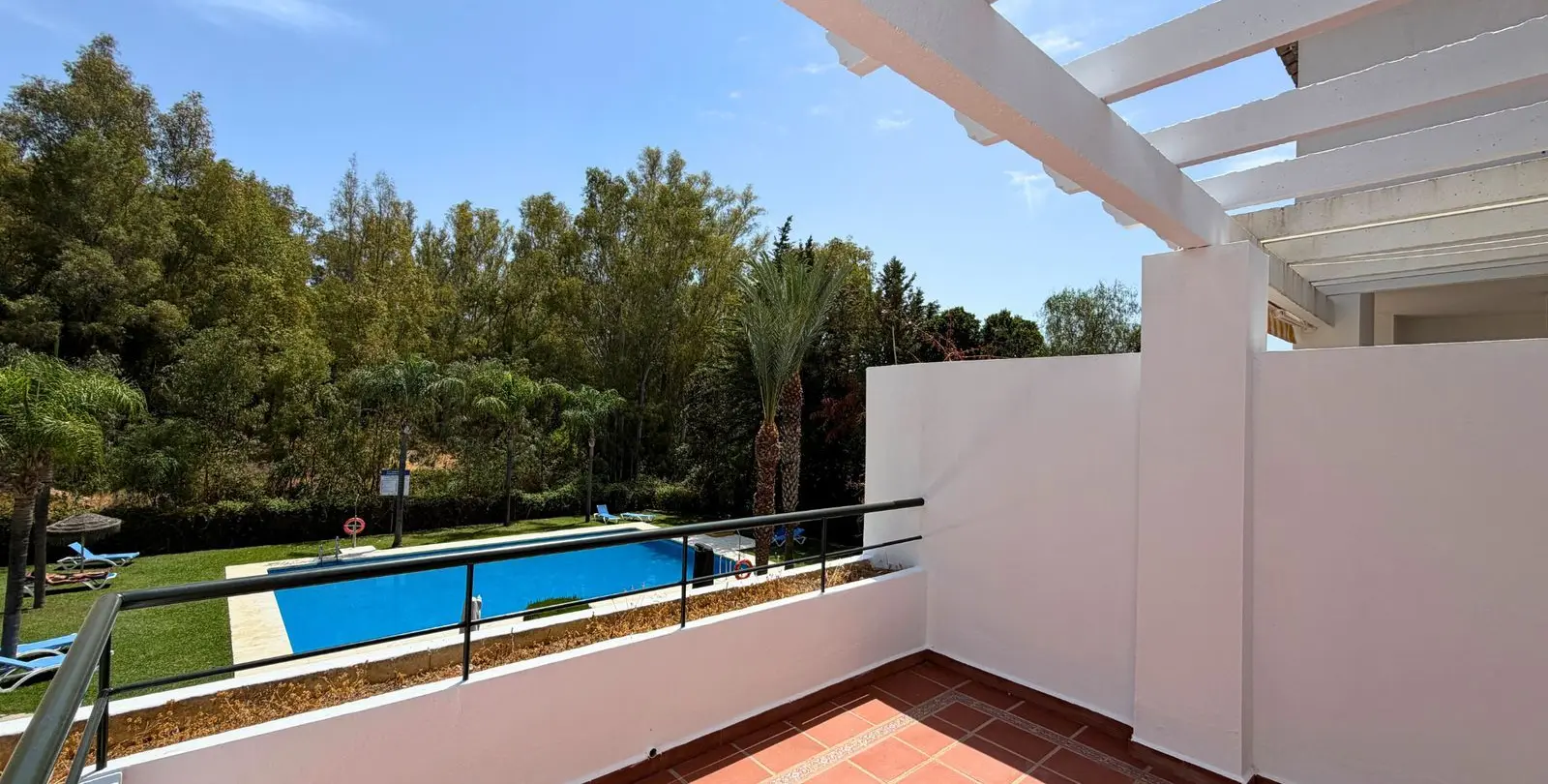 Sale of penthouse in Nueva Andalucía 10
