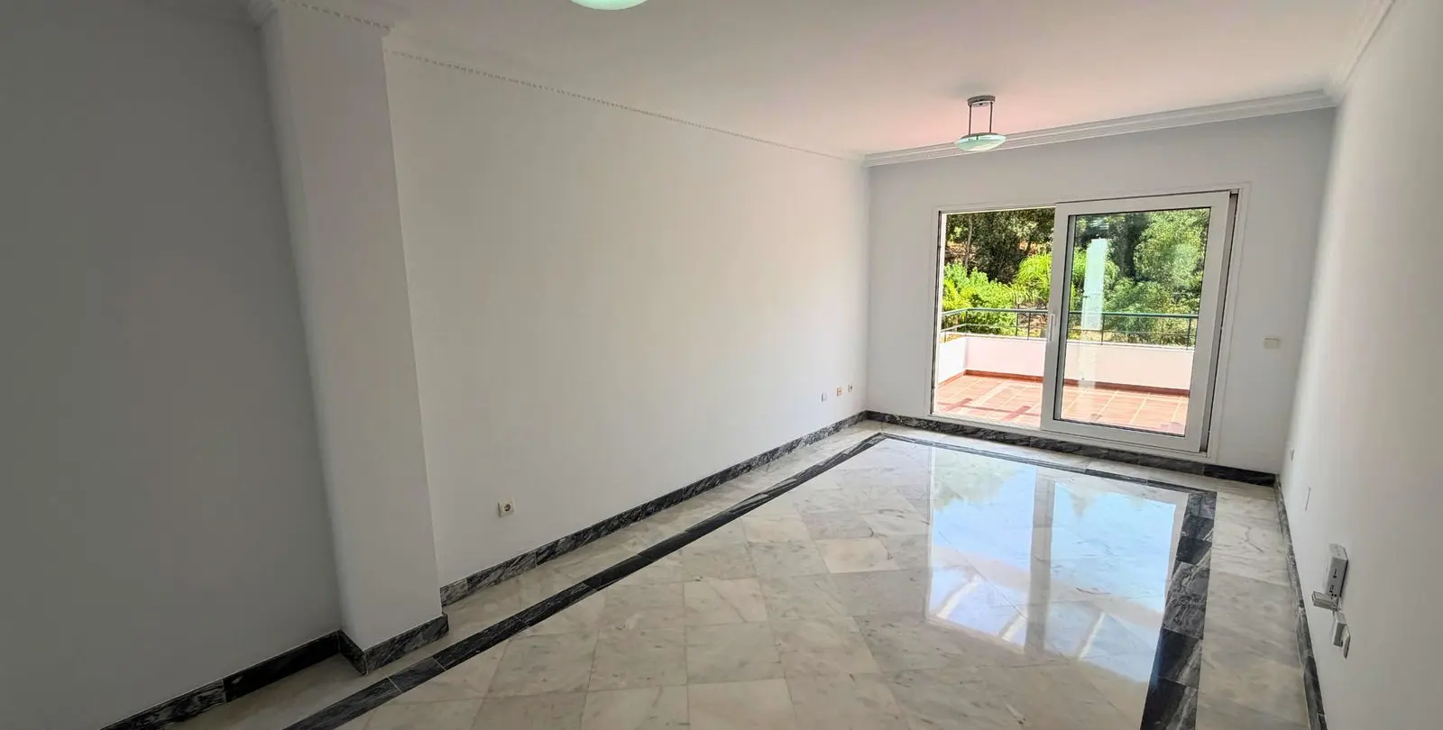 Sale of penthouse in Nueva Andalucía 11