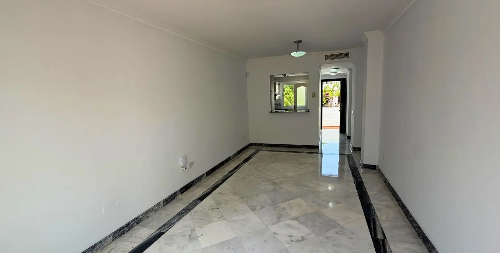 Sale of penthouse in Nueva Andalucía 14
