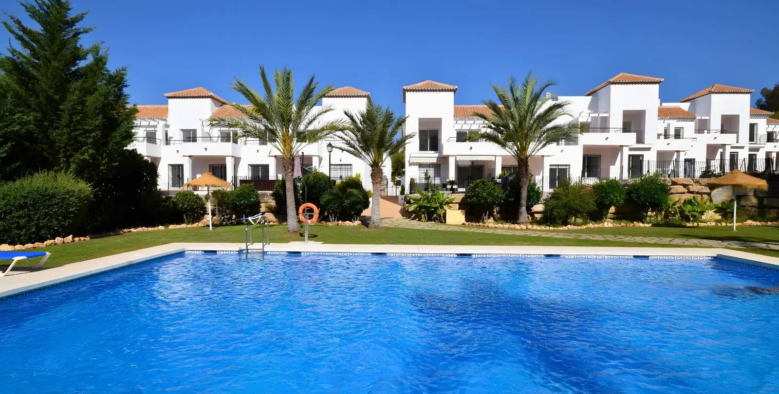 Sale of penthouse in Nueva Andalucía 33
