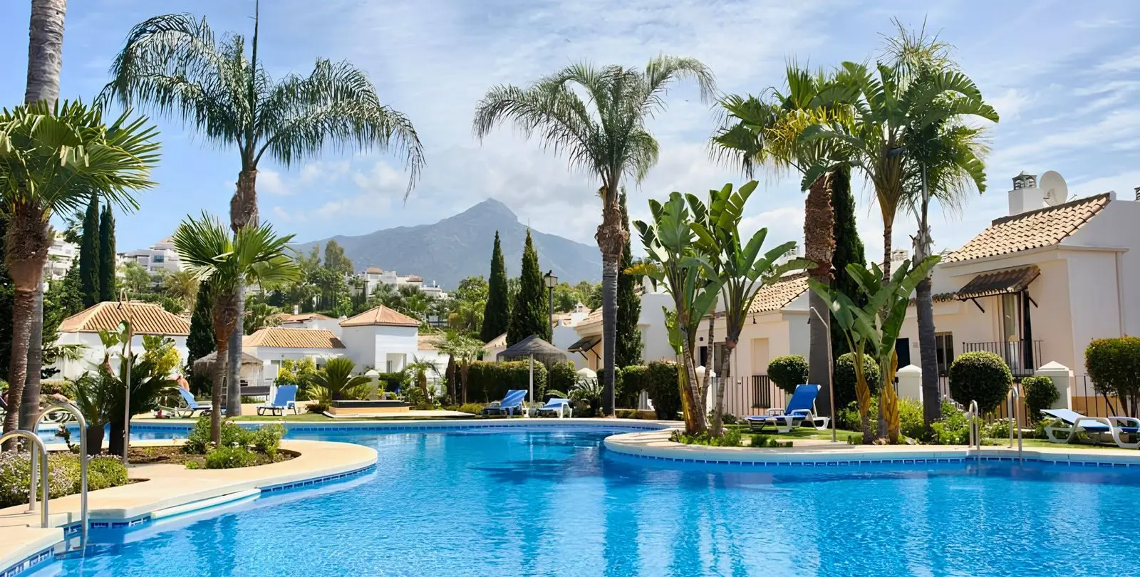Sale of penthouse in Nueva Andalucía 35