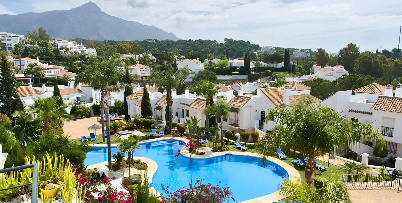 Sale of penthouse in Nueva Andalucía 37